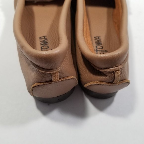 Minnetonka Women's Butter Kiltie Moccasin Tan - Picture 5 of 6
